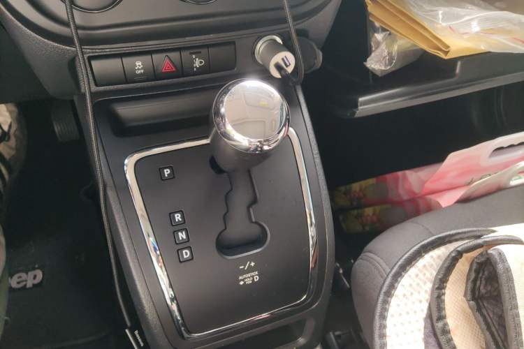 Used Jeep Patriot 2015 2.4L Sport Edition Gear Lever