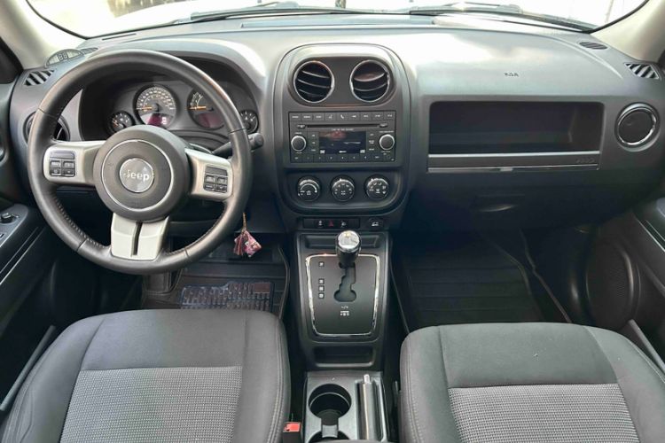 Used Jeep Patriot 2015 2.4L Sport Edition Interior 13