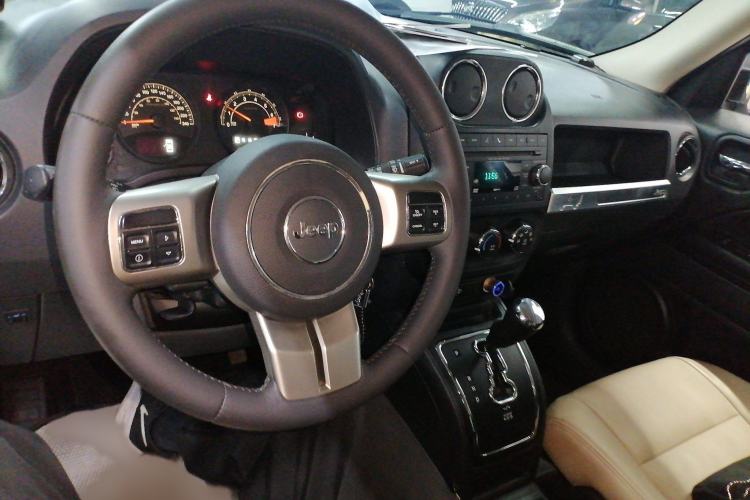 Used Jeep Patriot 2015 2.0L Sport Edition Interior 2