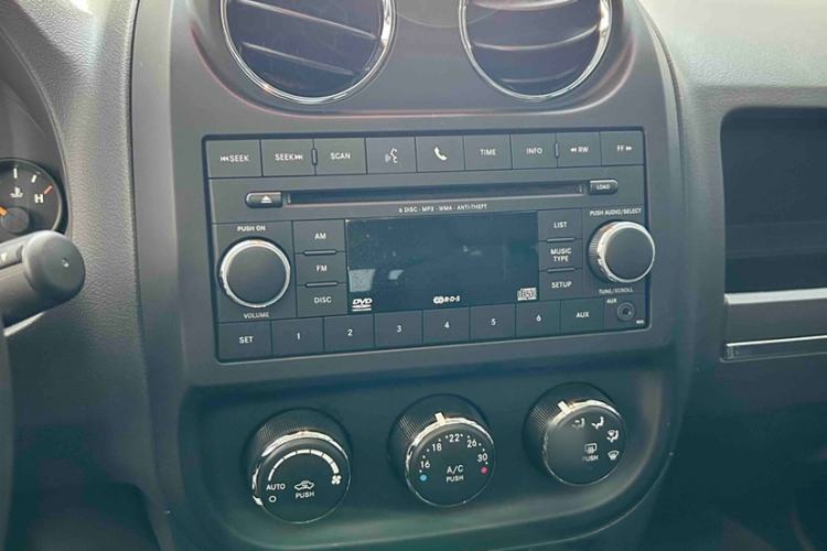 Used Jeep Patriot 2015 2.4L Sport Edition Interior 3