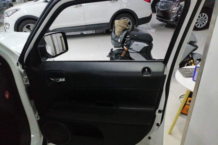 Used Jeep Patriot 2015 2.0L Sport Edition Interior 5
