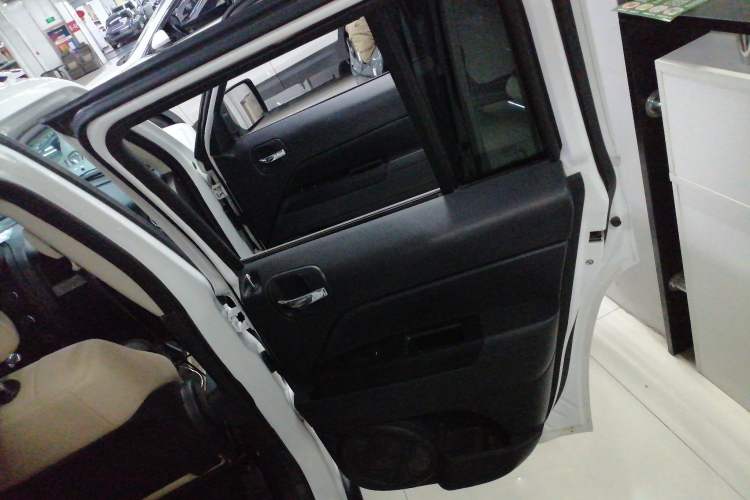 Used Jeep Patriot 2015 2.0L Sport Edition Interior 6