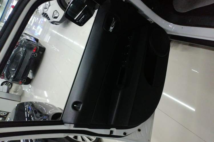 Used Jeep Patriot 2015 2.0L Sport Edition Interior 7