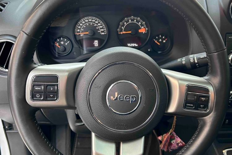 Used Jeep Patriot 2015 2.4L Sport Edition Interior 8