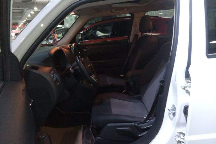 Used Jeep Patriot 2015 2.4L Sport Edition Left Front Seat