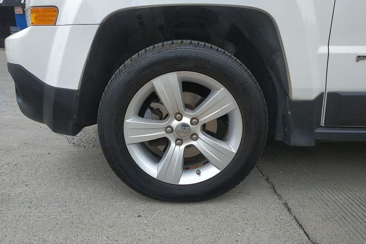 Used Jeep Patriot 2015 2.0L Sport Edition Left Front Wheel Hub