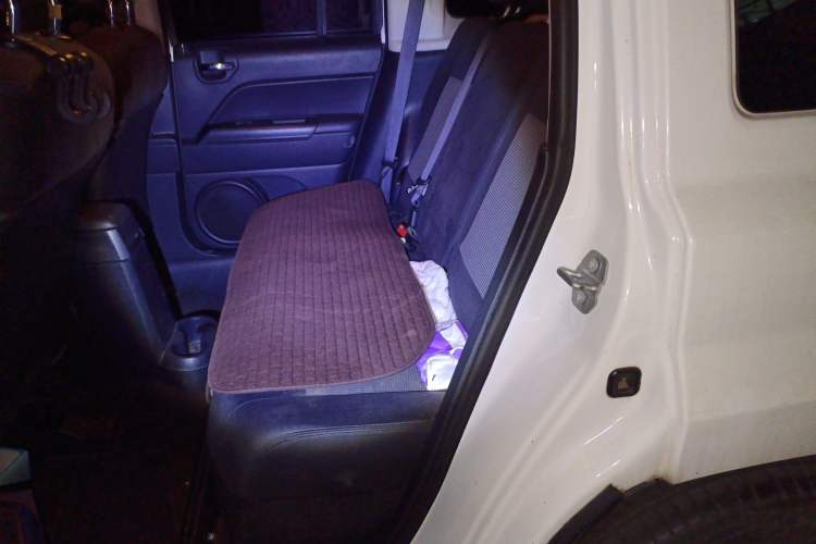 Used Jeep Patriot 2015 2.0L Sport Edition Left Rear Seat
