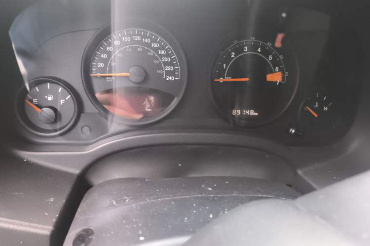 Used Jeep Patriot 2015 2.4L Sport Edition Odometer Close Up