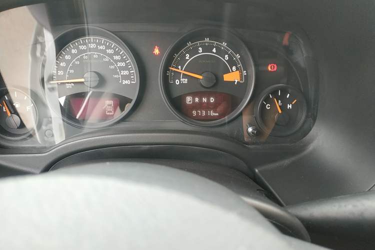 Used Jeep Patriot 2015 2.0L Sport Edition Odometer Close Up