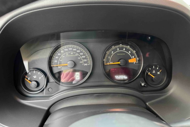 Used Jeep Patriot 2015 2.4L Sport Edition Odometer Close Up