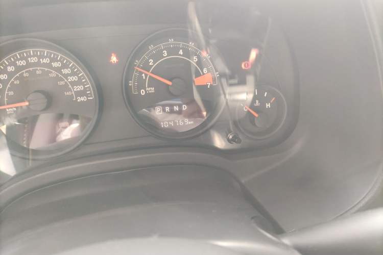 Used Jeep Patriot 2015 2.4L Sport Edition Odometer Close Up