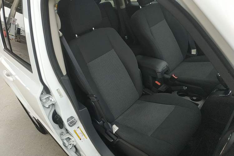 Used Jeep Patriot 2015 2.0L Sport Edition Right Front Seat
