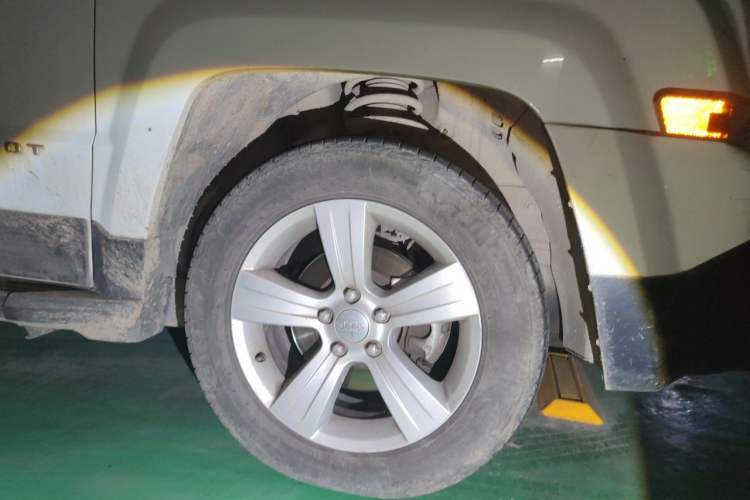 Used Jeep Patriot 2015 2.0L Sport Edition Right Front Wheel Hub