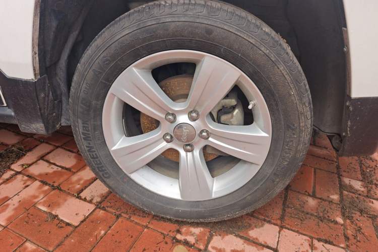 Used Jeep Patriot 2015 2.0L Sport Edition Right Front Wheel Hub