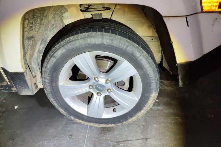 Used Jeep Patriot 2015 2.0L Sport Edition Right Front Wheel Hub