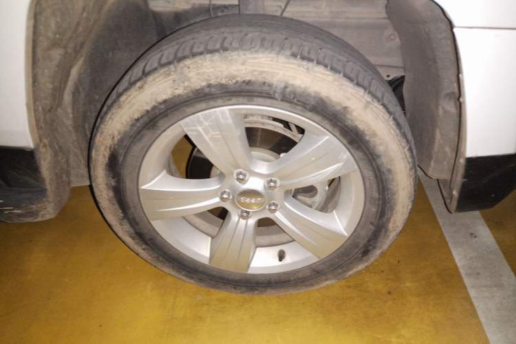 Used Jeep Patriot 2015 2.0L Sport Edition Right Front Wheel Hub