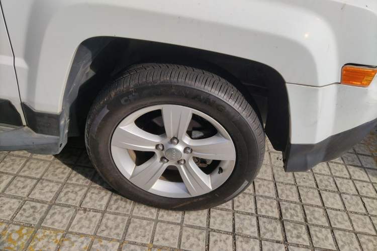 Used Jeep Patriot 2015 2.4L Sport Edition Right Front Wheel Hub