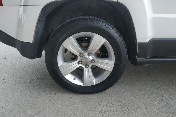 Used Jeep Patriot 2015 2.0L Sport Edition Right Rear Wheel Hub