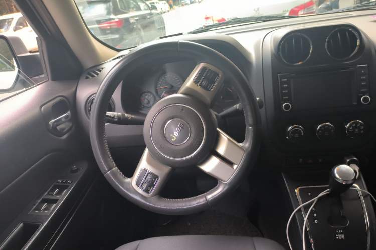 Used Jeep Patriot 2015 2.4L Sport Edition Steering Wheel