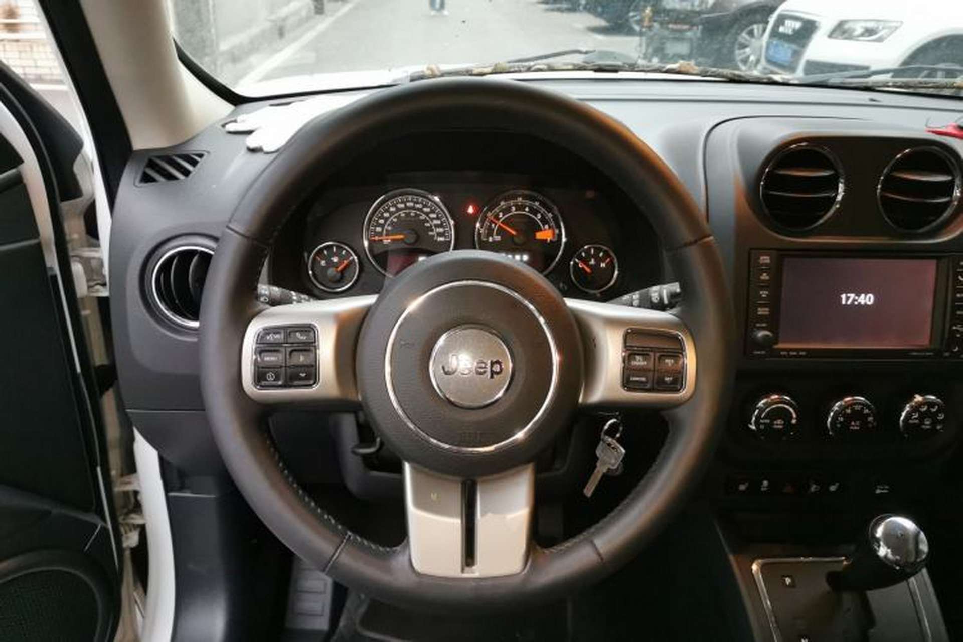 Used Jeep Patriot 2015 2.4L Luxury Navigation Edition Steering Wheel