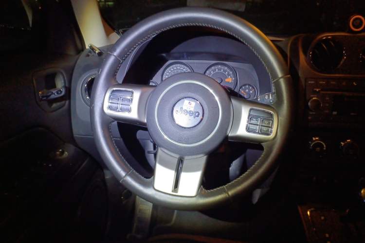 Used Jeep Patriot 2015 2.0L Sport Edition Steering Wheel