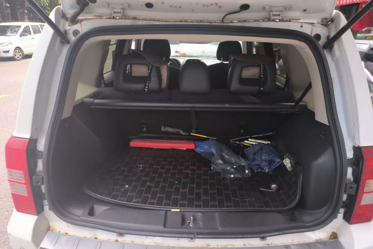 Used Jeep Patriot 2015 2.4L Sport Edition Trunk