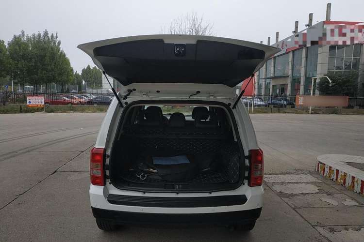 Used Jeep Patriot 2015 2.0L Sport Edition Trunk