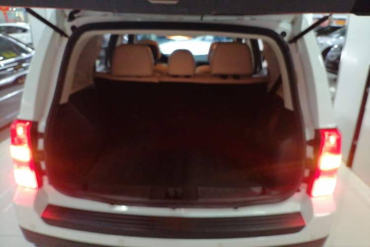 Used Jeep Patriot 2015 2.0L Sport Edition Trunk