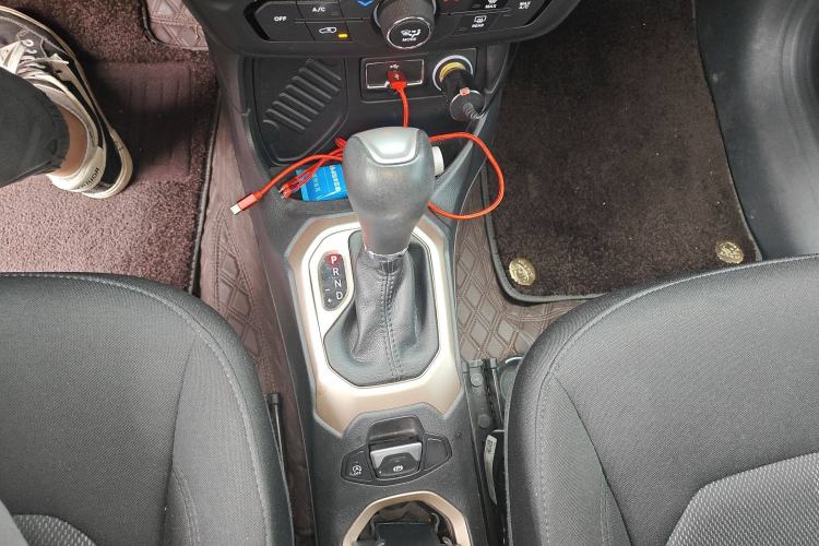 Used Jeep Renegade 2018 Connected Large Screen Version 180T Automatic High-Energy Edition Gear Lever