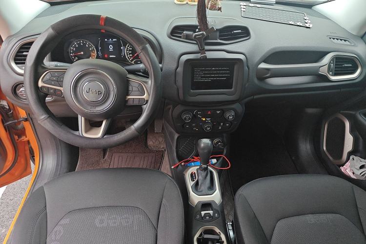Used Jeep Renegade 2018 Connected Large Screen Version 180T Automatic High-Energy Edition Interior 2
