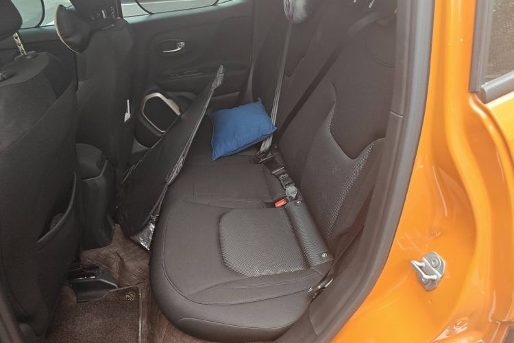 Used Jeep Renegade 2018 Connected Large Screen Version 180T Automatic High-Energy Edition Interior 4