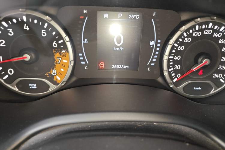 Used Jeep Renegade 2018 Connected Large Screen Version 180T Automatic High-Energy Edition Odometer Close Up