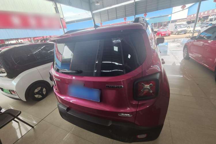 Used Jeep Renegade 2017 180T Automatic High-Energy Version Exterior 2