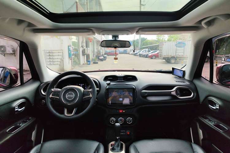 Used Jeep Renegade 2017 180T Automatic High-Energy Version Interior 1