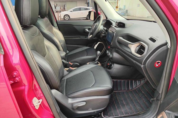 Used Jeep Renegade 2017 180T Automatic High-Energy Version Interior 2