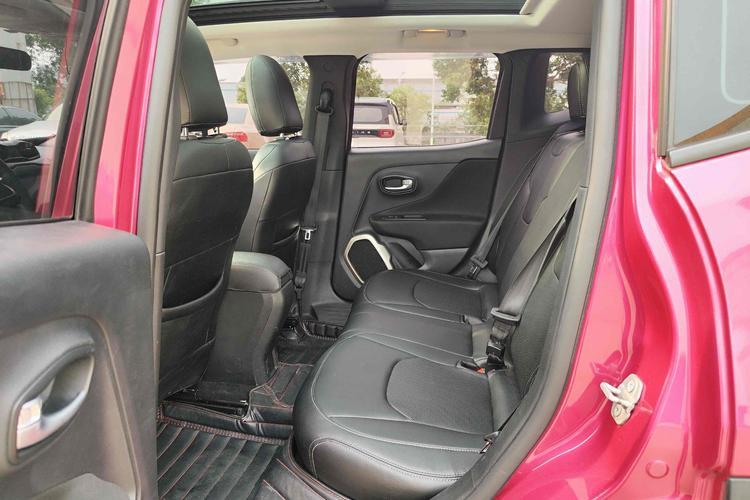Used Jeep Renegade 2017 180T Automatic High-Energy Version Interior 3