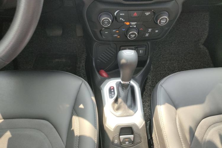 Used Jeep Renegade 2019 220T Automatic Leading Edition Gear Lever
