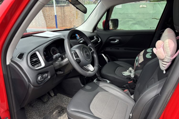 Used Jeep Renegade 2019 220T Automatic Leading Edition Interior 2
