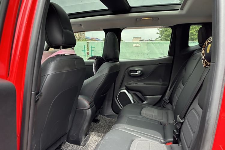 Used Jeep Renegade 2019 220T Automatic Leading Edition Interior 3