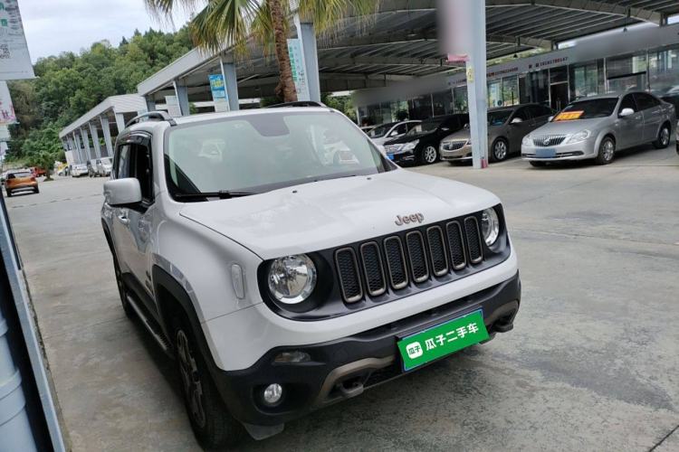 Used Jeep Renegade 2016 2.0L Automatic Four-Wheel Drive 75th Anniversary Tribute Edition Front Right 45 Deg
