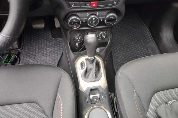 Used Jeep Renegade 2016 2.0L Automatic Four-Wheel Drive 75th Anniversary Tribute Edition Gear Lever