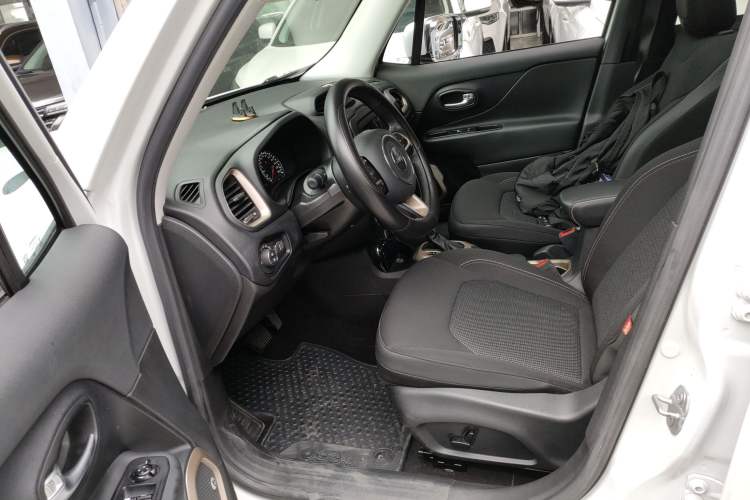 Used Jeep Renegade 2016 2.0L Automatic Four-Wheel Drive 75th Anniversary Tribute Edition Left Front Seat