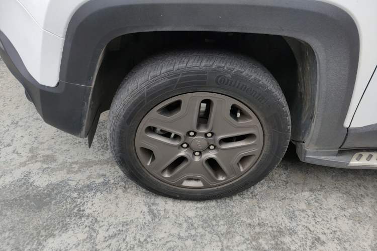 Used Jeep Renegade 2016 2.0L Automatic Four-Wheel Drive 75th Anniversary Tribute Edition Left Front Wheel Hub