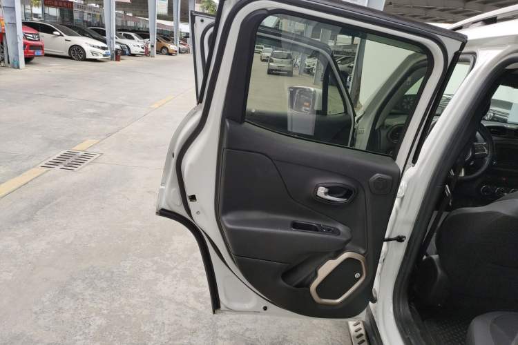 Used Jeep Renegade 2016 2.0L Automatic Four-Wheel Drive 75th Anniversary Tribute Edition Left Rear Door Interior
