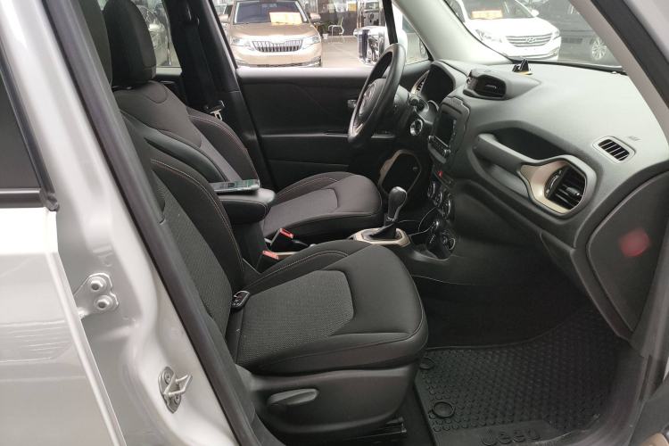 Used Jeep Renegade 2016 2.0L Automatic Four-Wheel Drive 75th Anniversary Tribute Edition Right Front Seat