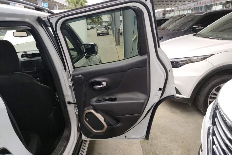 Used Jeep Renegade 2016 2.0L Automatic Four-Wheel Drive 75th Anniversary Tribute Edition Right Rear Door Interior