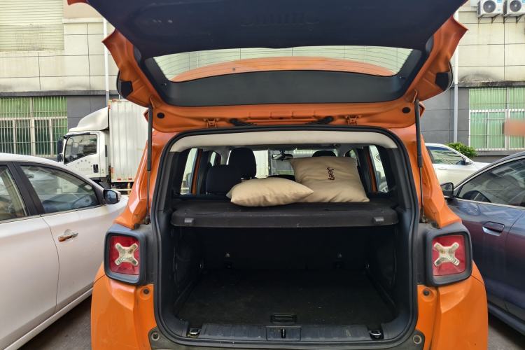 Used Jeep Renegade 2017 180T Automatic High-Energy Version Exterior 6