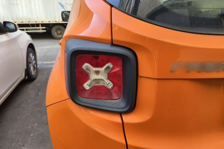 Used Jeep Renegade 2017 180T Automatic High-Energy Version Exterior 7