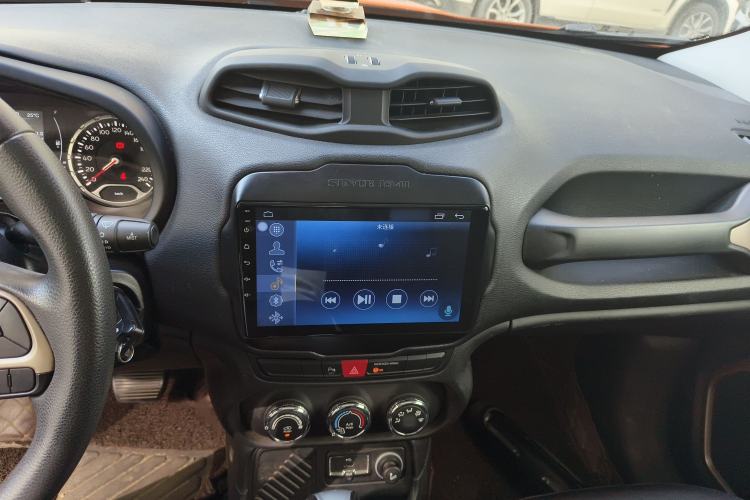Used Jeep Renegade 2017 180T Automatic High-Energy Version Interior 2
