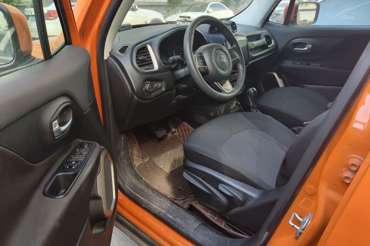 Used Jeep Renegade 2017 180T Automatic High-Energy Version Interior 5